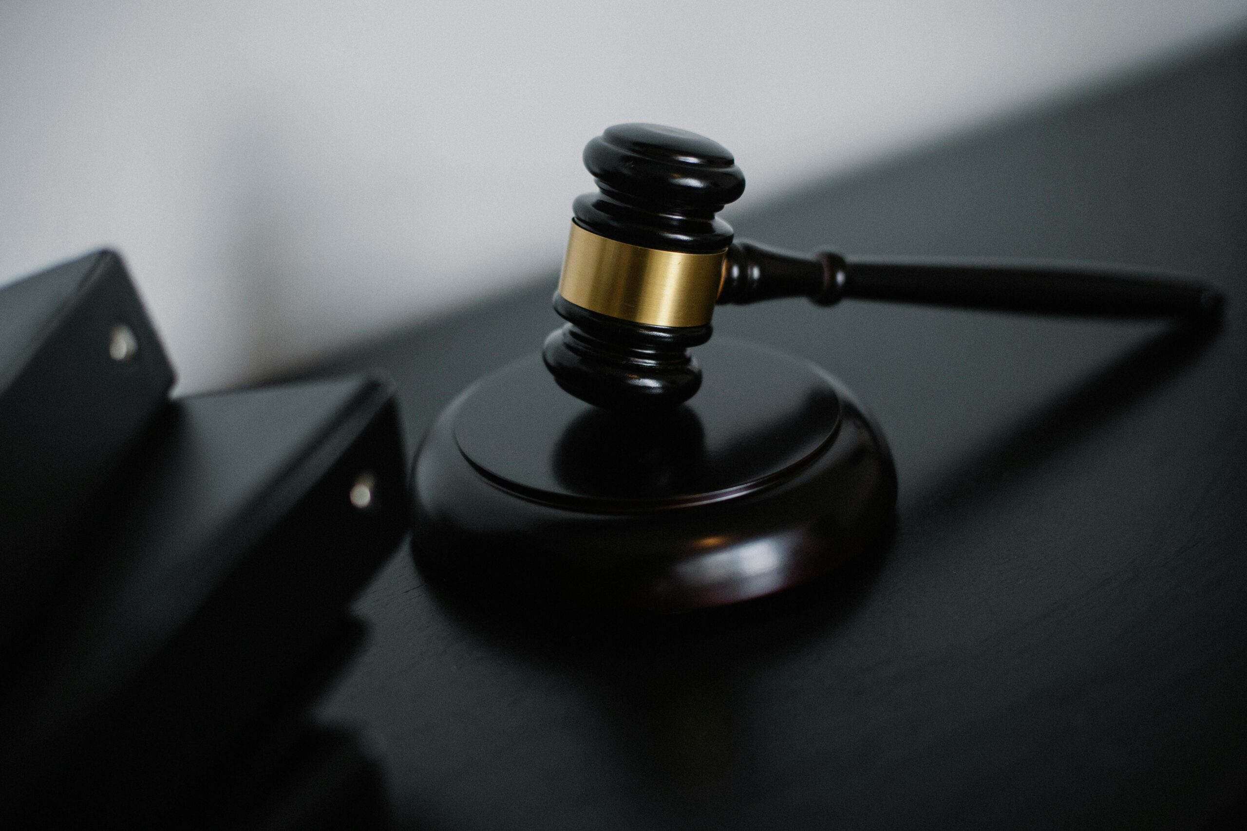 Essential Legal Advice Everyone Should Know Before Signing a Contract